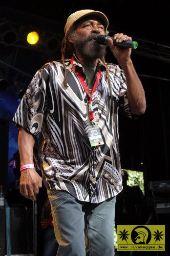 John Holt (Jam) with Lloyd Parks We The People Band 19. Reggae Jam - Bersenbrueck 04. August 2013 (8).JPG
